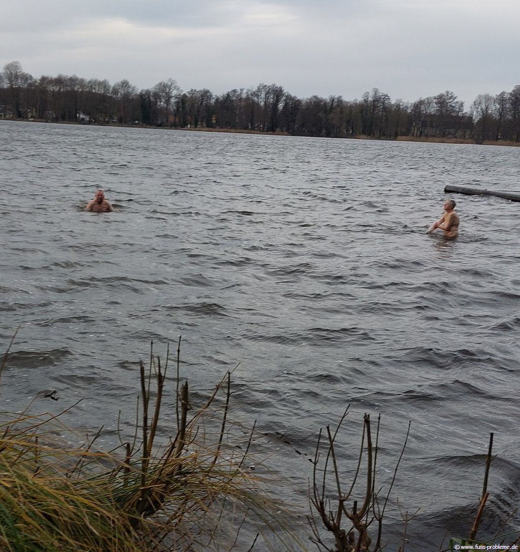 Eisbaden am 01.01.2025 im Zeesener See / Foto priv